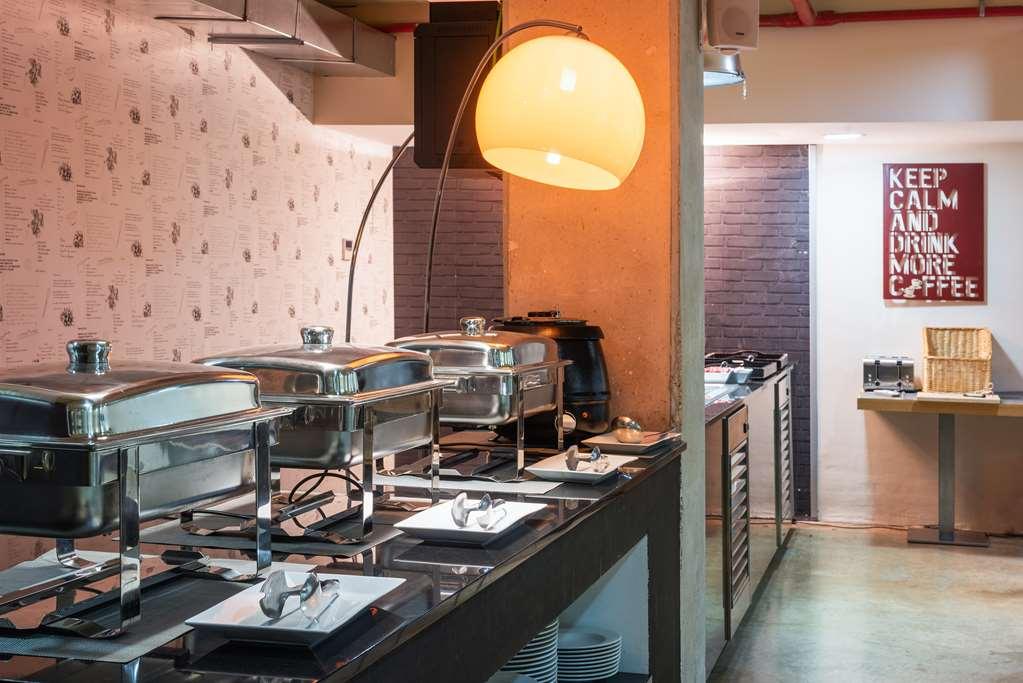 Madrid Airport Suites, Affiliated By Melia Restaurant bilde