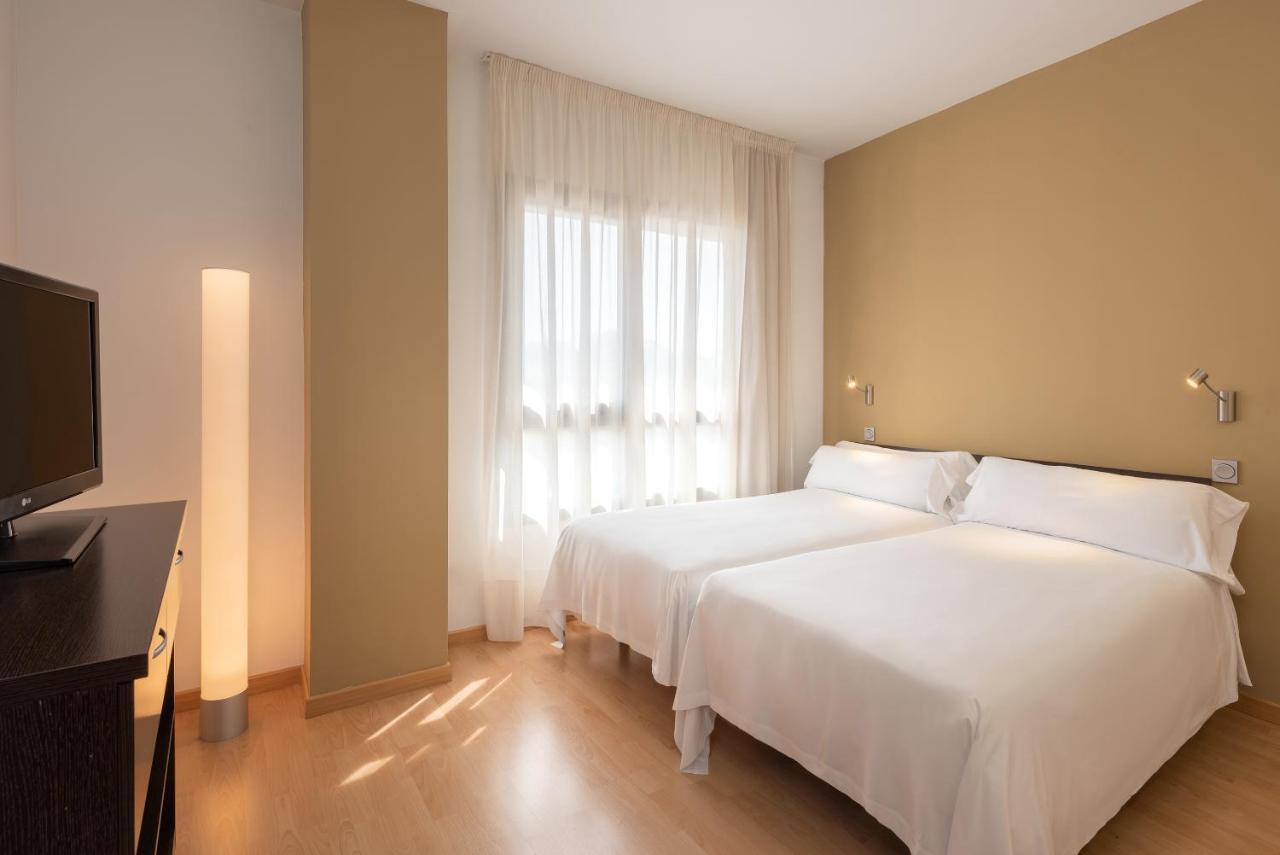Madrid Airport Suites, Affiliated By Melia Eksteriør bilde