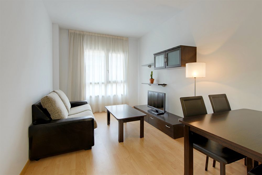 Madrid Airport Suites, Affiliated By Melia Eksteriør bilde