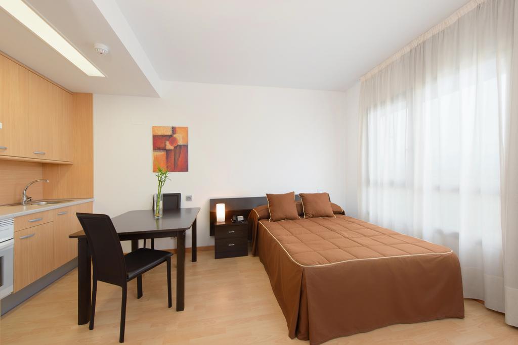 Madrid Airport Suites, Affiliated By Melia Eksteriør bilde