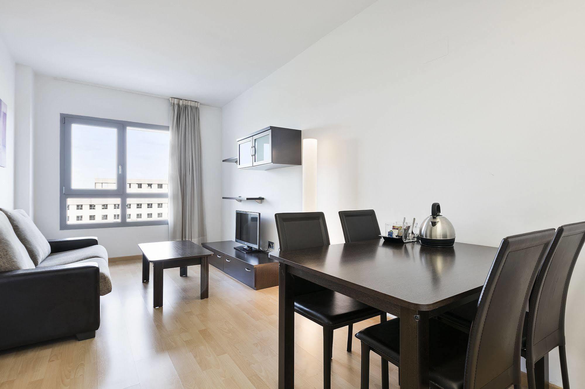 Madrid Airport Suites, Affiliated By Melia Eksteriør bilde