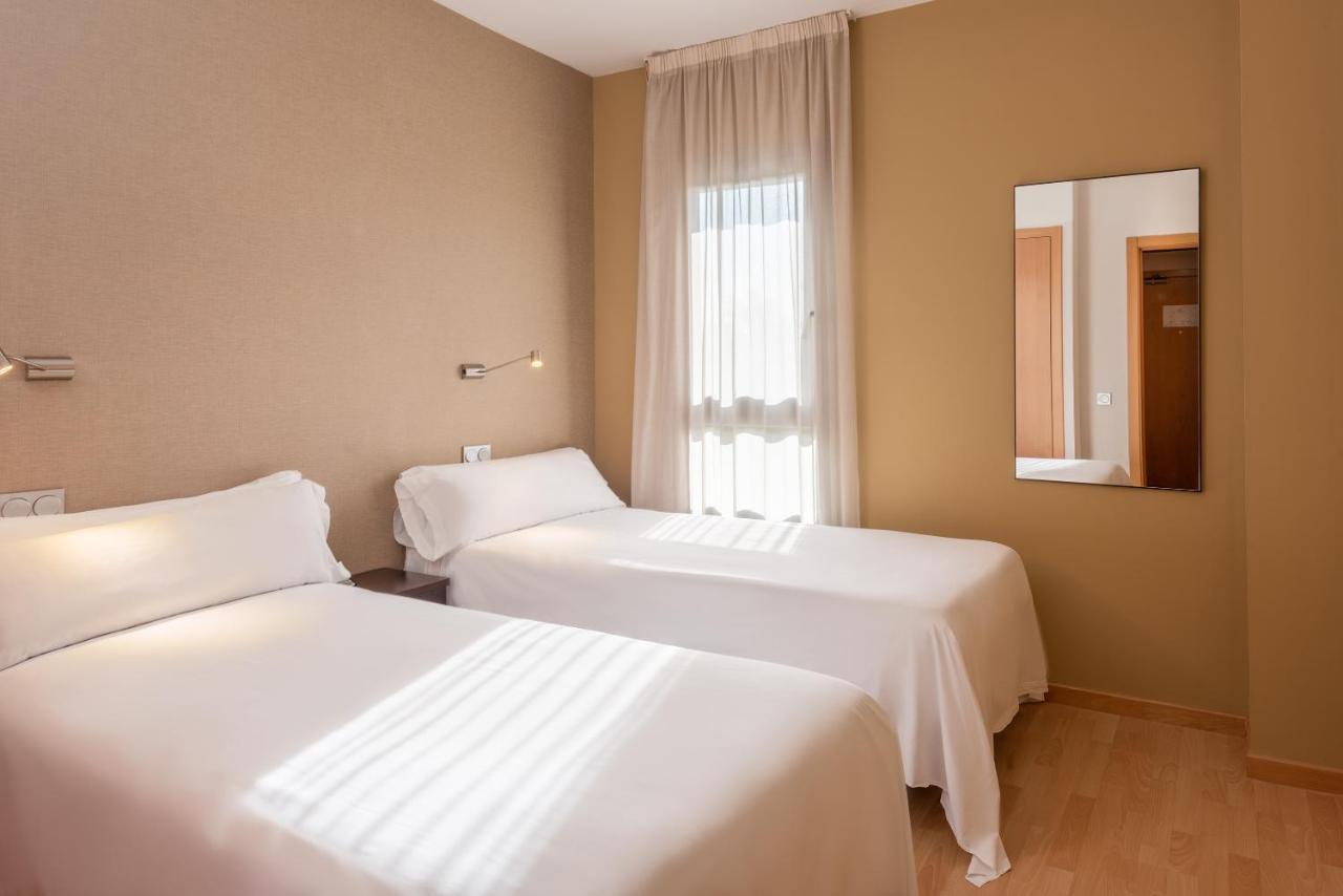 Madrid Airport Suites, Affiliated By Melia Eksteriør bilde